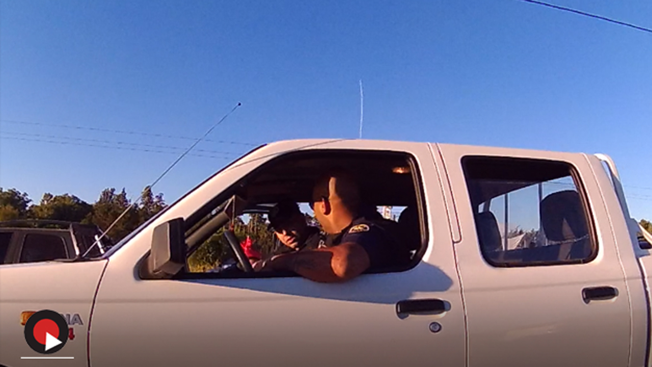 POLICÍAS CUESTIONAN LABOR PERIODISTICA