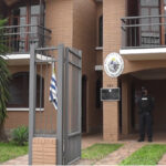 FISCALÍA INVESTIGA: HOMBRE INGRESÓ A CEMENTERIO Y SE VISTIÓ CON LIENZO QUE ENVOLVÍA RESTOS HUMANOS