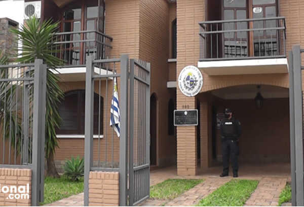 FISCALÍA INVESTIGA: HOMBRE INGRESÓ A CEMENTERIO Y SE VISTIÓ CON LIENZO QUE ENVOLVÍA RESTOS HUMANOS