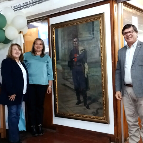 EX ALUMNO DONA OBRA DE ARTE AL LICEO 2 DE ARTIGAS