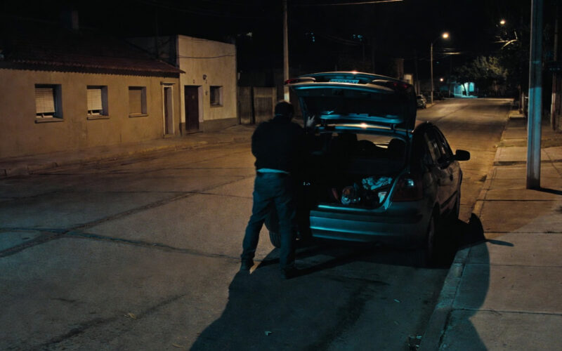 ROBARON HERRAMIENTAS DE UN AUTOMÓVIL ESTACIONADO