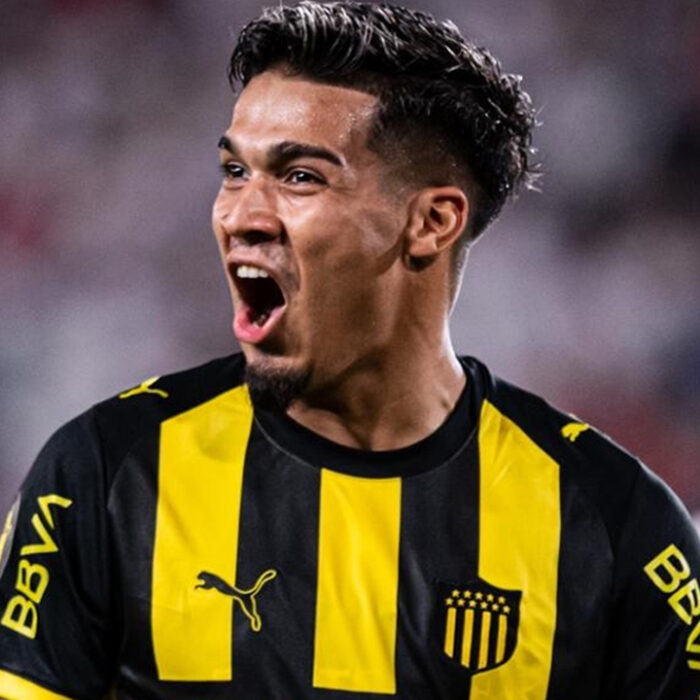 PEÑAROL GANÓ EL CLÁSICO EN EL GRAN PARQUE CENTRAL Y ES LÍDER