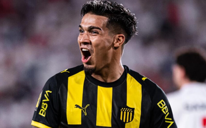 PEÑAROL GANÓ EL CLÁSICO EN EL GRAN PARQUE CENTRAL Y ES LÍDER