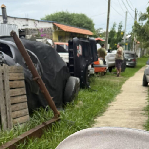 RECLAMAN POR VEREDA OCUPADA EN BARRIO INDEPENDENCIA