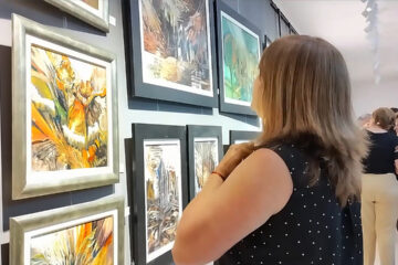 ARTISTAS DE OLIVEIRA MADEIRA RECORREN EL INTERIOR DEL DEPARTAMENTO