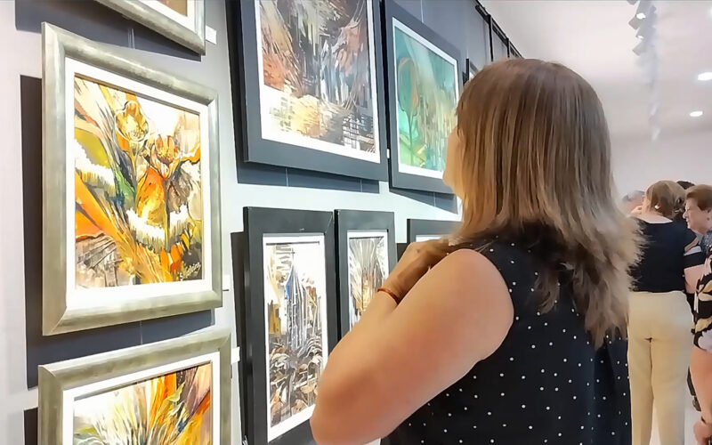 ARTISTAS DE OLIVEIRA MADEIRA RECORREN EL INTERIOR DEL DEPARTAMENTO