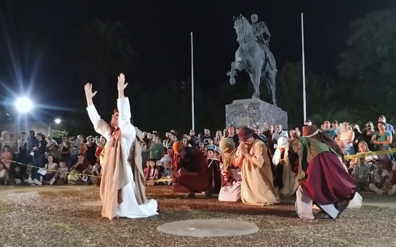 XI VÍA CRUCIS POR AVENIDA LECUEDER