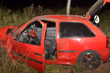 DOS JÓVENES LESIONADOS TRAS VUELCO EN RUTA 30