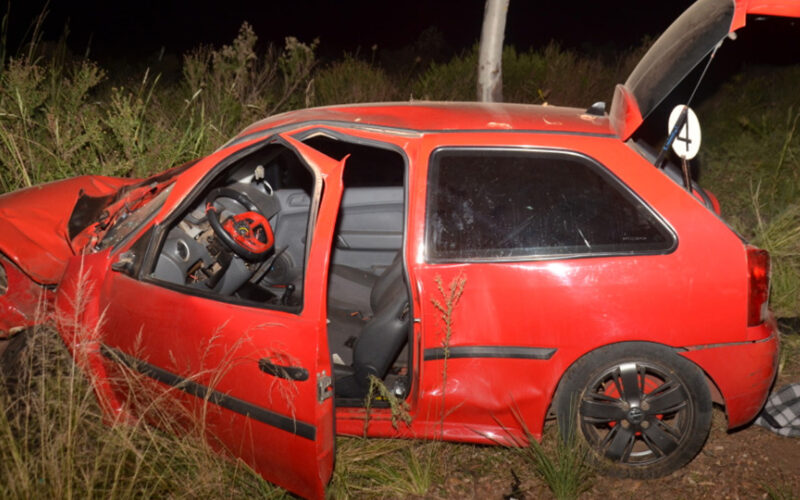 DOS JÓVENES LESIONADOS TRAS VUELCO EN RUTA 30
