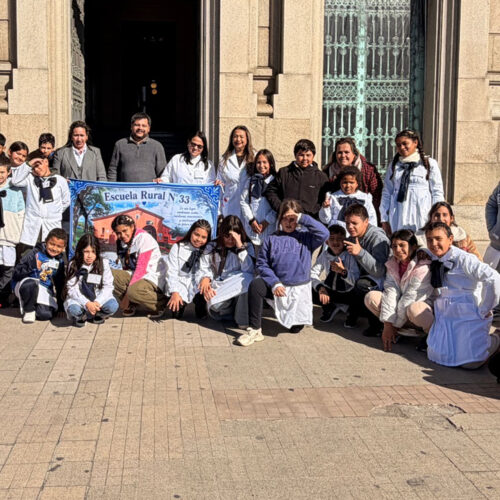 ESCOLARES DE ARTIGAS VISITARON EL PALACIO LEGISLATIVO