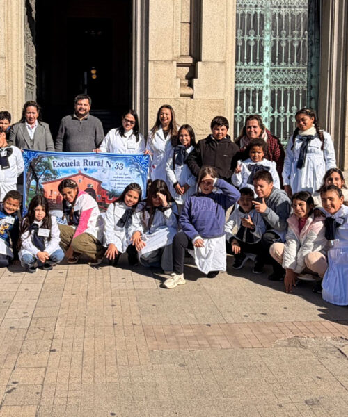 ESCOLARES DE ARTIGAS VISITARON EL PALACIO LEGISLATIVO