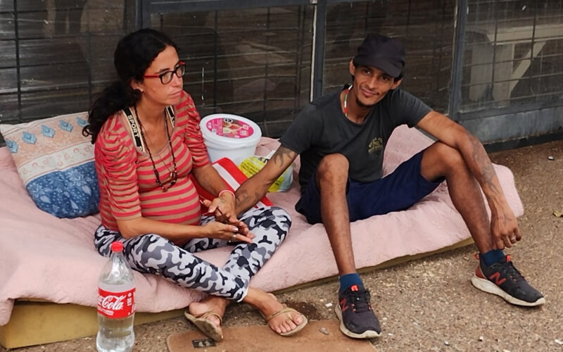 BAJO EL TECHO DE DIESTE Y EL OLVIDO ESTATAL: EL DRAMA DE MARIO, SU PAREJA Y UN BEBÉ POR NACER