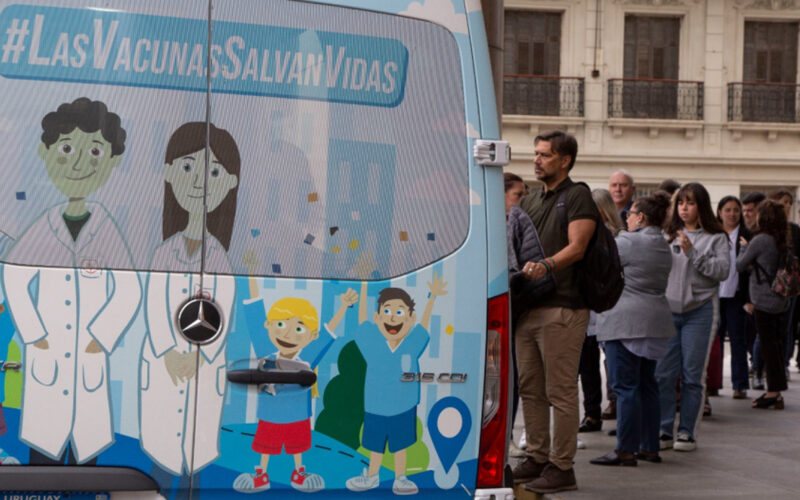 MÁS DE 400 MIL PERSONAS YA SE VACUNARON CONTRA LA GRIPE EN URUGUAY