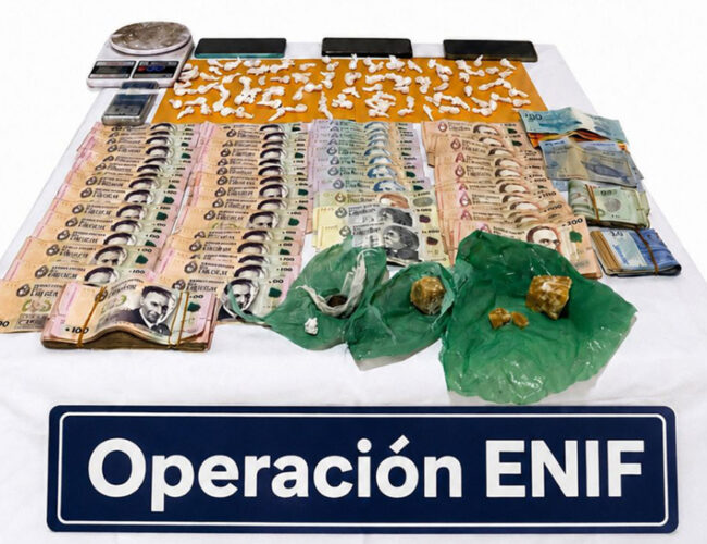 TRES DETENIDOS Y DROGA INCAUTADA TRAS MÚLTIPLES ALLANAMIENTOS EN BARRIO AYUÍ