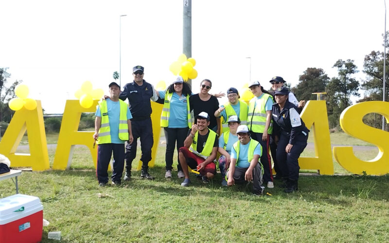 USUARIOS DE ASOCIACIÓN DOWN PINTAN POR MAYO AMARILLO